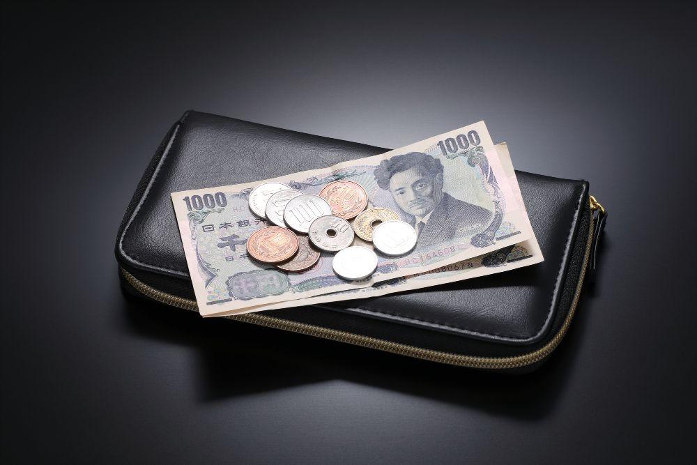 お財布の上にある現金